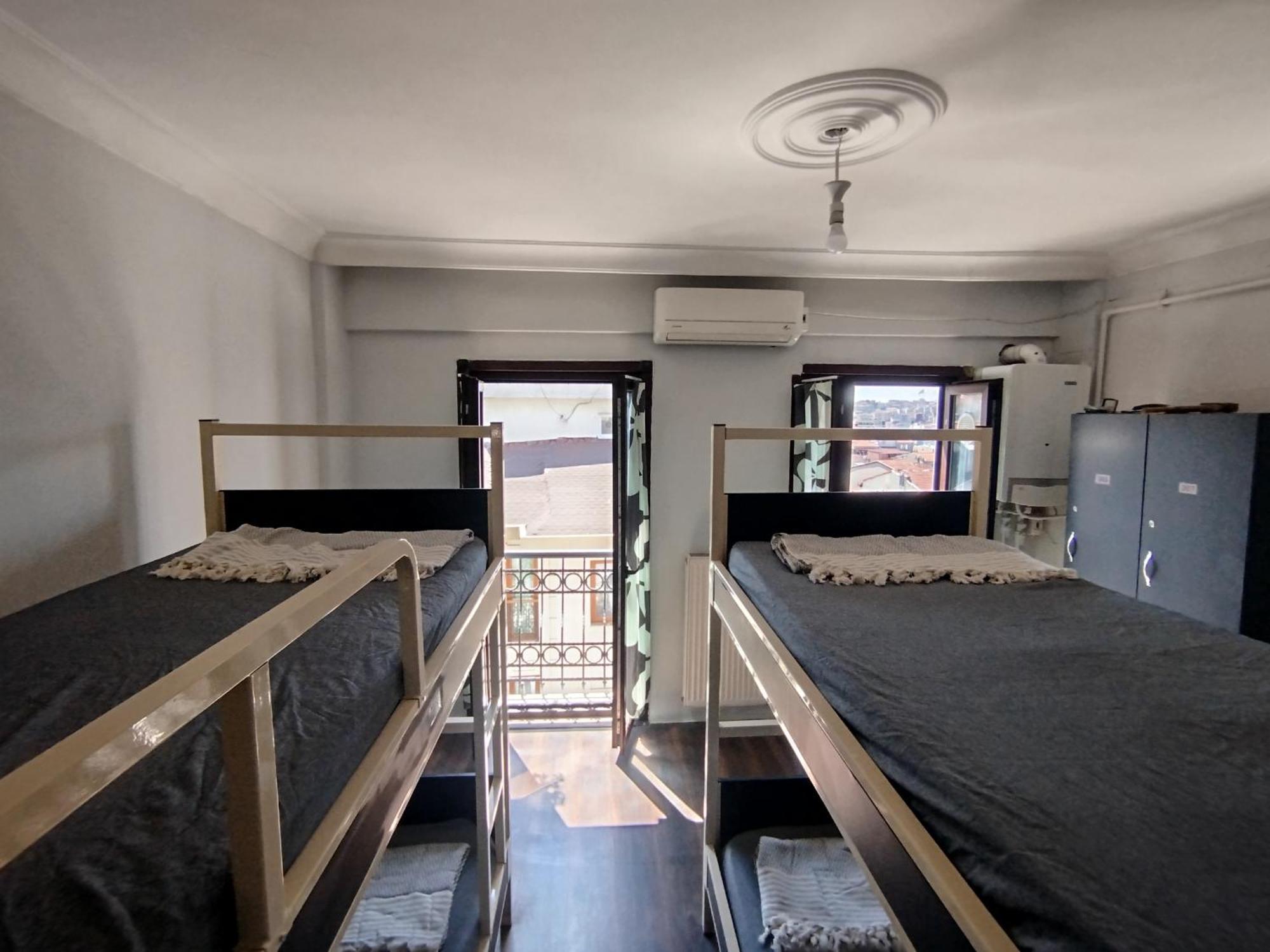 Ivy Hostel Cafe — Fotoğraflar 3